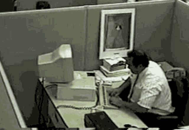 442218451_tenor(44).gif.f6360243172543f274b2b49949197471.gif