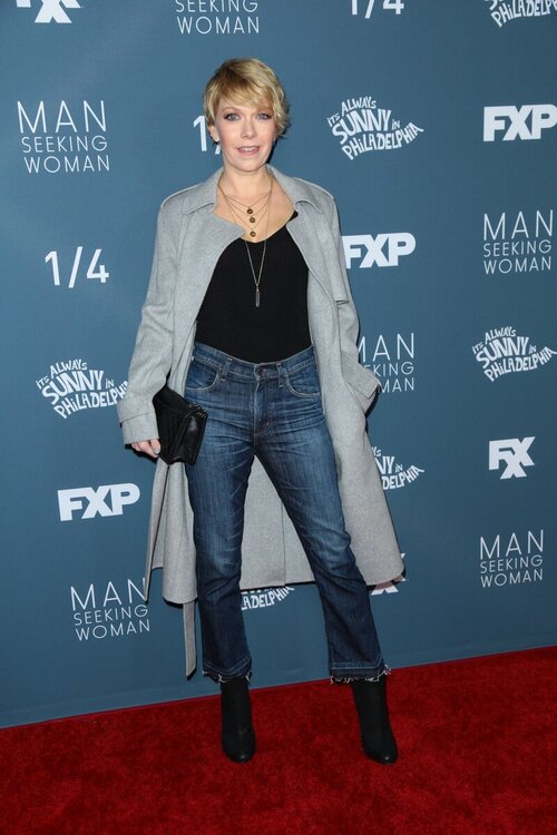 mary-elizabeth-ellis-at-it-s-always-sunny-in-philadelphia-premiere-in-westwood-01-03-2017_1.jpg