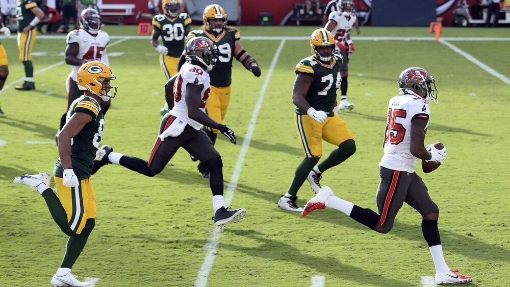 Buccaneers Packers.jpg