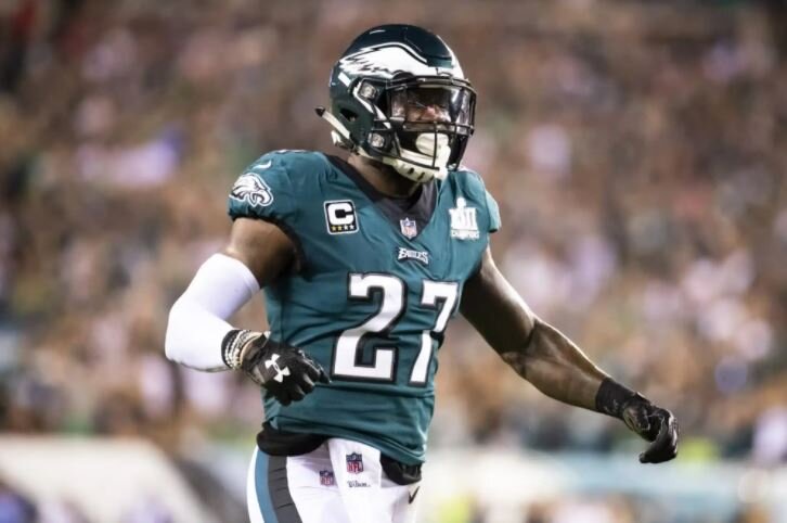 FORMER EAGLES’ SUPER BOWL CHAMPION SET TO RETIRE AFTER 13 SEASONS