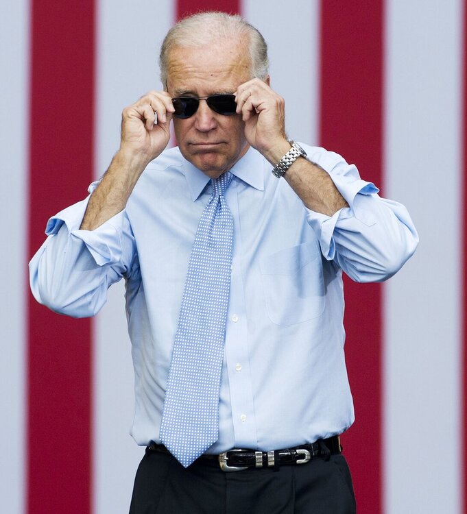joe-biden-aviators-embed01.thumb.jpg.4cf80de8107b277817245764fb018e01.jpg