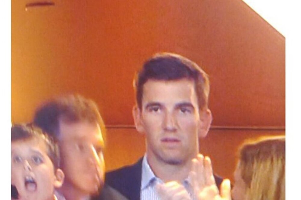 the-internet-is-going-in-on-eli-manning-for-looki-2-22226-1454941296-10_dblbig.jpg