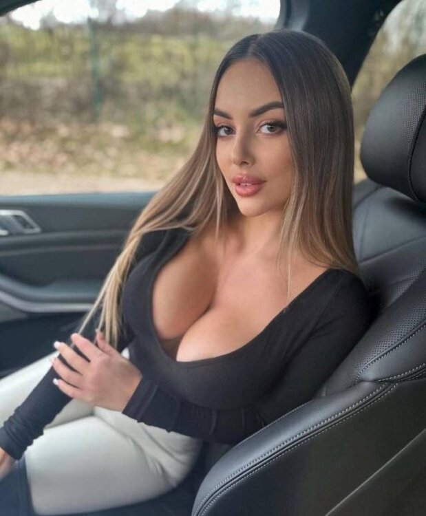 Busty-Girls-24.jpg