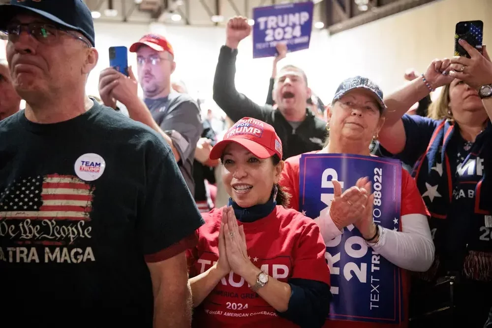18pol-trump-applause-01-fgbl-jumbo.thumb.webp.7ea33165be04586747bf6dce9debf0f0.webp