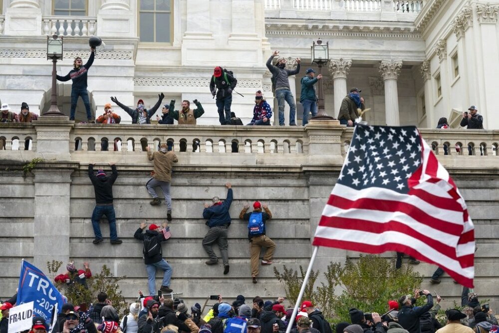 Capitol_Riot_0.thumb.jpg.1d3919804e376c372993346350cabe7a.jpg