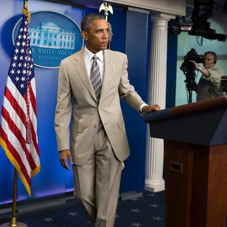 obama-tansuit.thumb.webp.b4a7333f8ac51d875d75a52b11695d55.webp