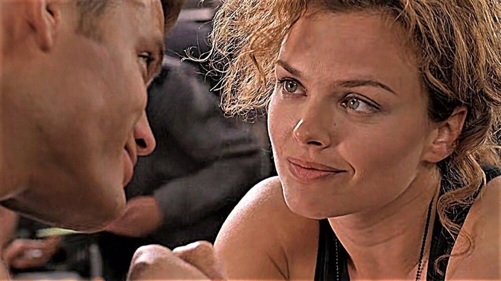 dina-meyer-as-isabel-dizzy-flores-in-starship-troopers-1997-v0-8o57fm8d7dpc1.jpeg